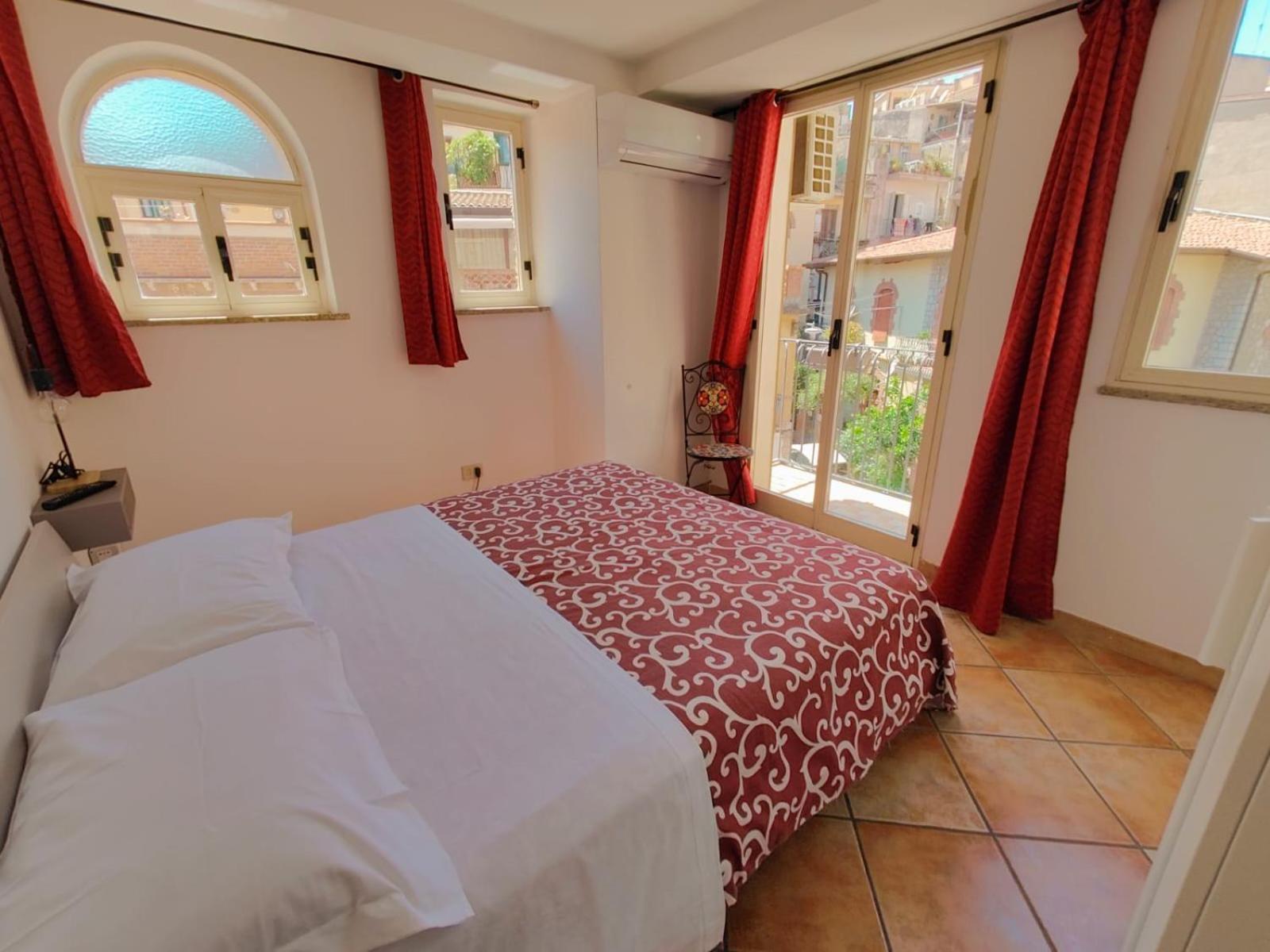 Tao House Apartment ตาออร์มินา ภายนอก รูปภาพ