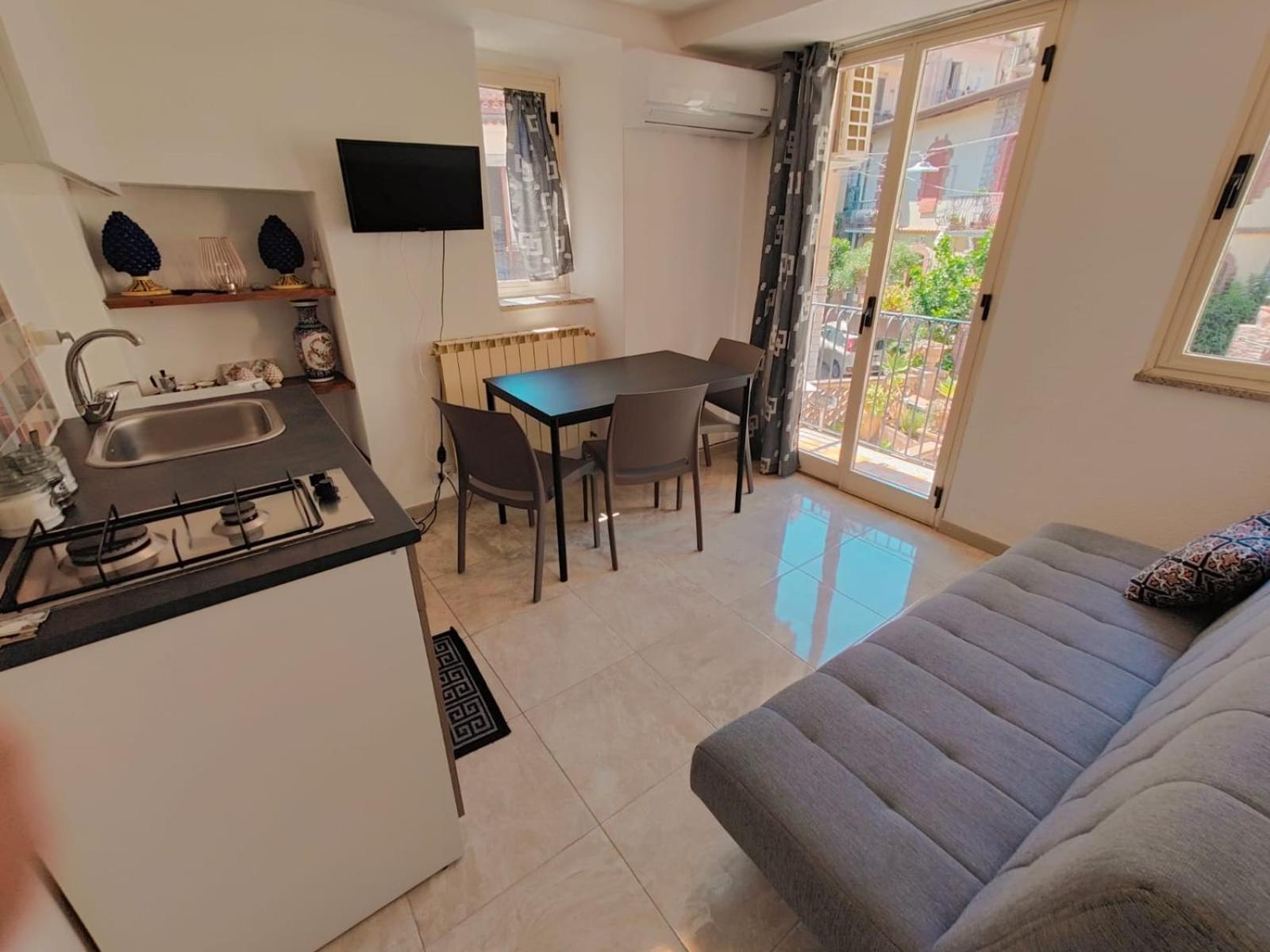 Tao House Apartment ตาออร์มินา ภายนอก รูปภาพ